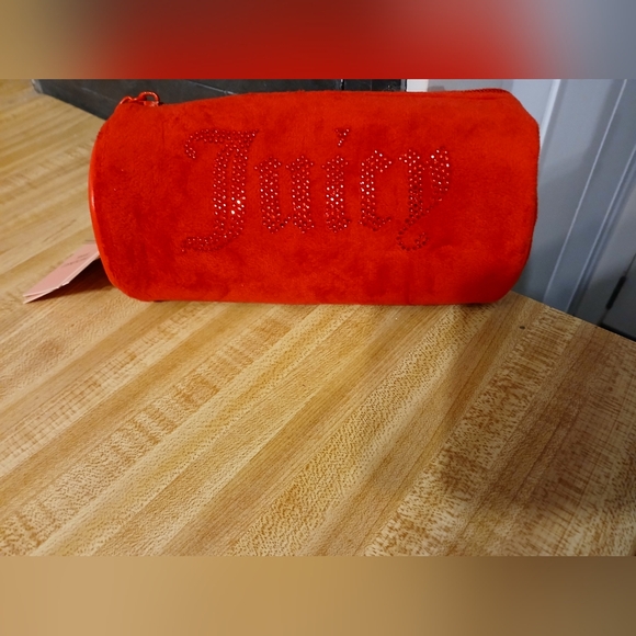 Juicy Couture NWT Velour Red Barrel Cosmetic Case - Picture 2 of 5